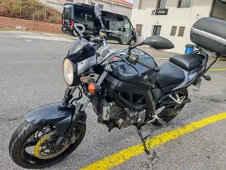 Moto naked Suzuki SV650