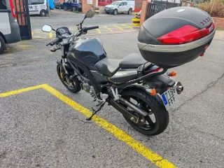 Moto naked Suzuki SV650