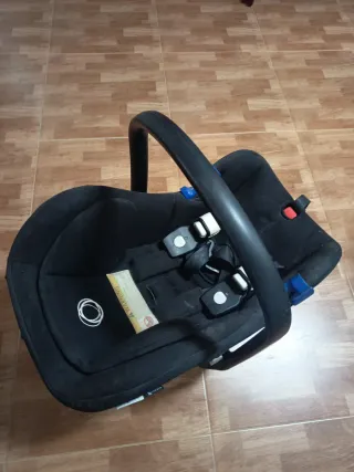 Silla de coche Bugaboo +ascerosrios para el carro.