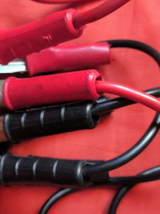 PINZAS PARA ARRANCAR BATERÍAS COCHE A COCHE