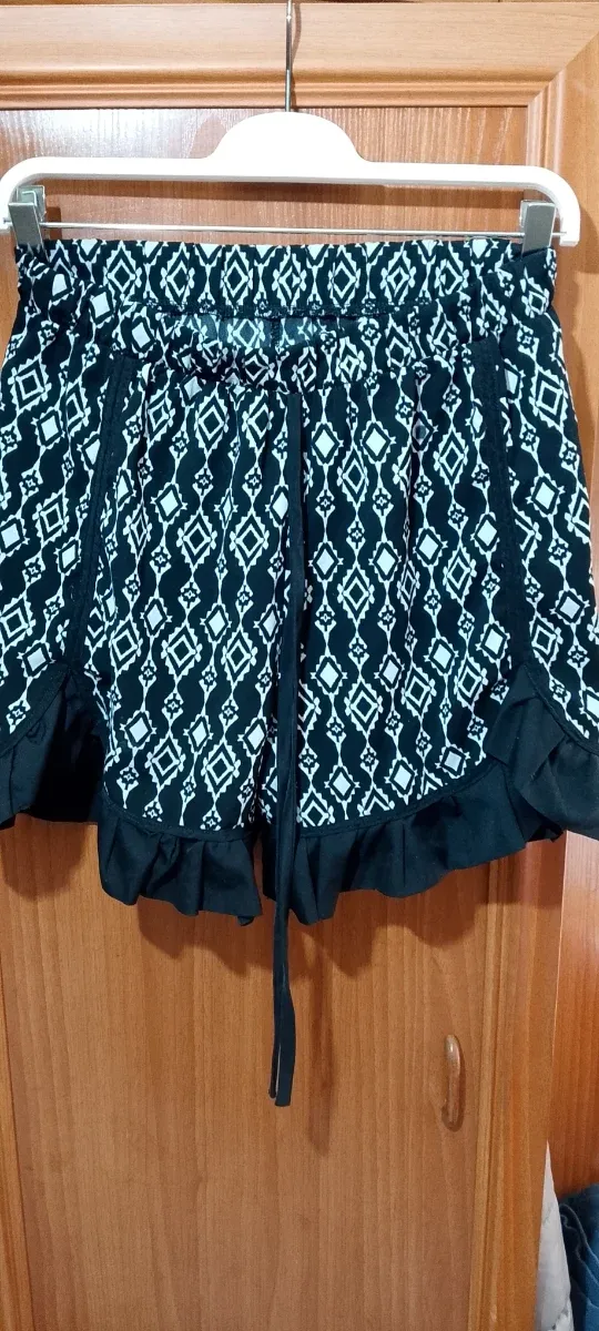 Shorts con elástico y volantes