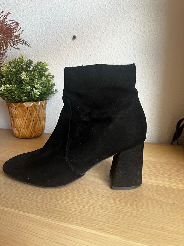 Botines negros tacón cuadrado