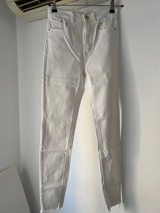 Pantalón blanco pitillo