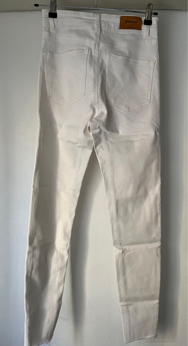 Pantalón blanco pitillo
