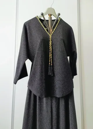 Conjunto pantalón y camiseta negro y dorado