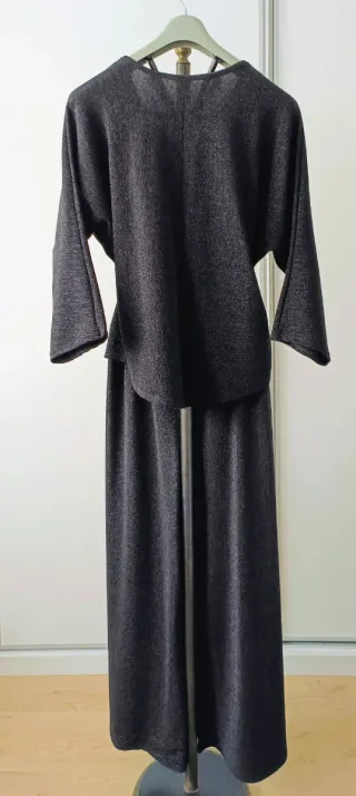 Conjunto pantalón y camiseta negro y dorado