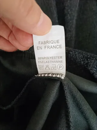 Conjunto pantalón y camiseta negro y dorado