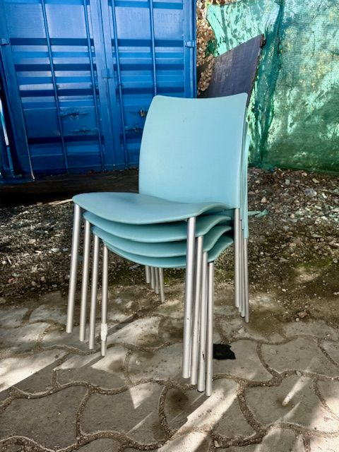 4 Sillas Turquesa Plástico y Metal