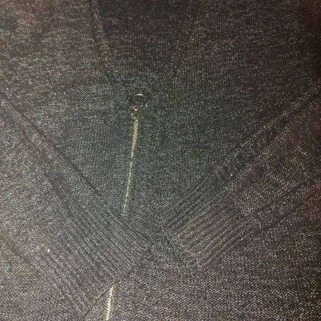 Chaqueta de lana negra con cremallera