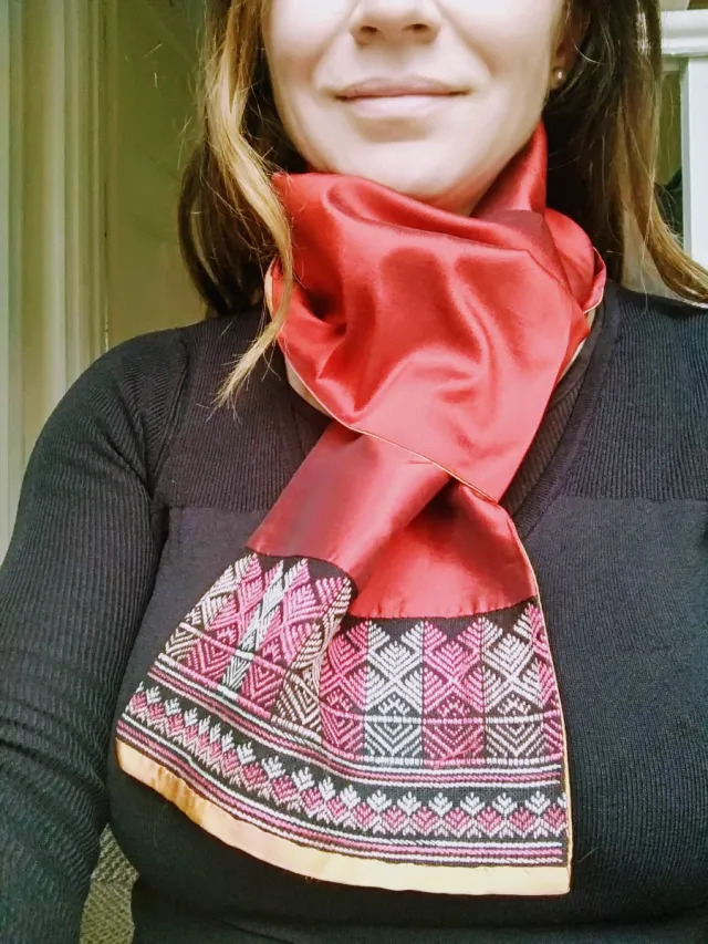 Sciarpa di seta con ricamo Vietnam Hmong