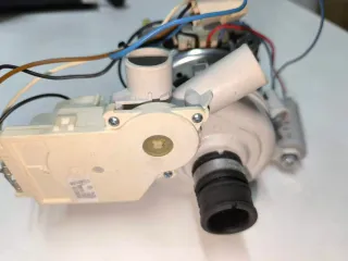 Bomba lavavajillas con válvula desvío