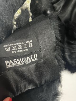 Bufanda de piel Passagatti con adornos impecable