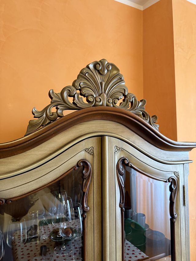 Vetrina Vintage Elegante Stile Barocchetto