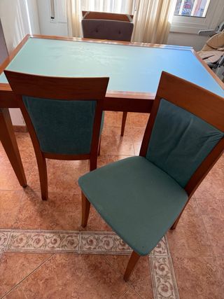 Tavolo e sedie in legno e vetro allungabili