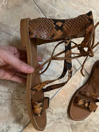 Sandalias Pull&Bear piel serpiente planas