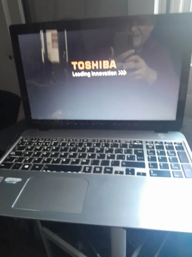 Toshiba i5 Táctil Plata/Negro