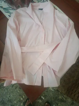 Camisa Adolfo Domínguez rosa con cinturón