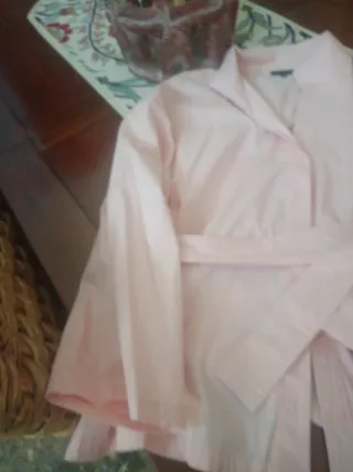 Camisa Adolfo Domínguez rosa con cinturón