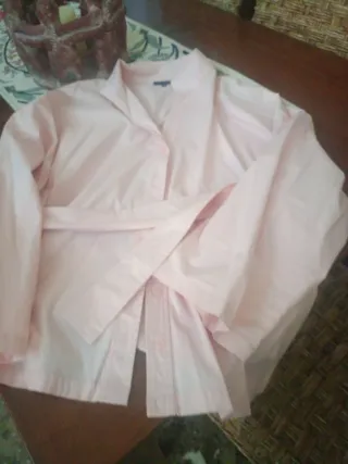 Camisa Adolfo Domínguez rosa con cinturón