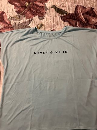 Camiseta deportiva Never Give In