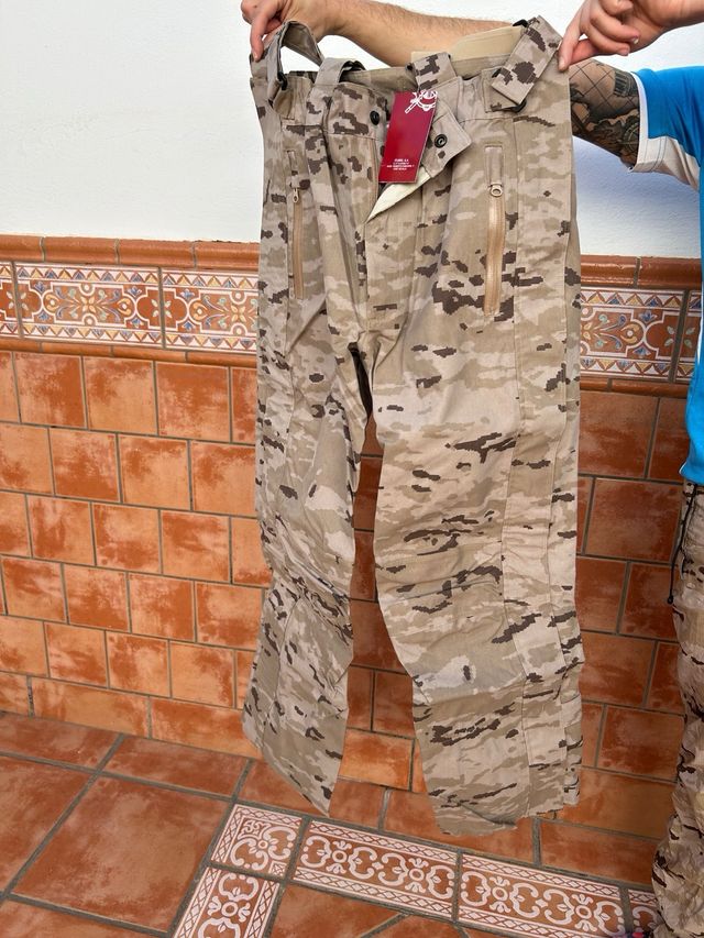 Pantalón de intemperie pixelado árido