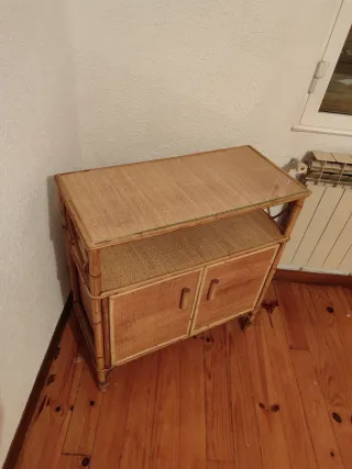 Cómoda de bambú y ratán