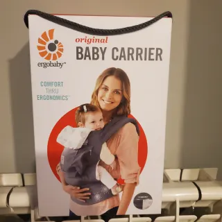 Mochila Ergobaby Porteo Gris Estrellas