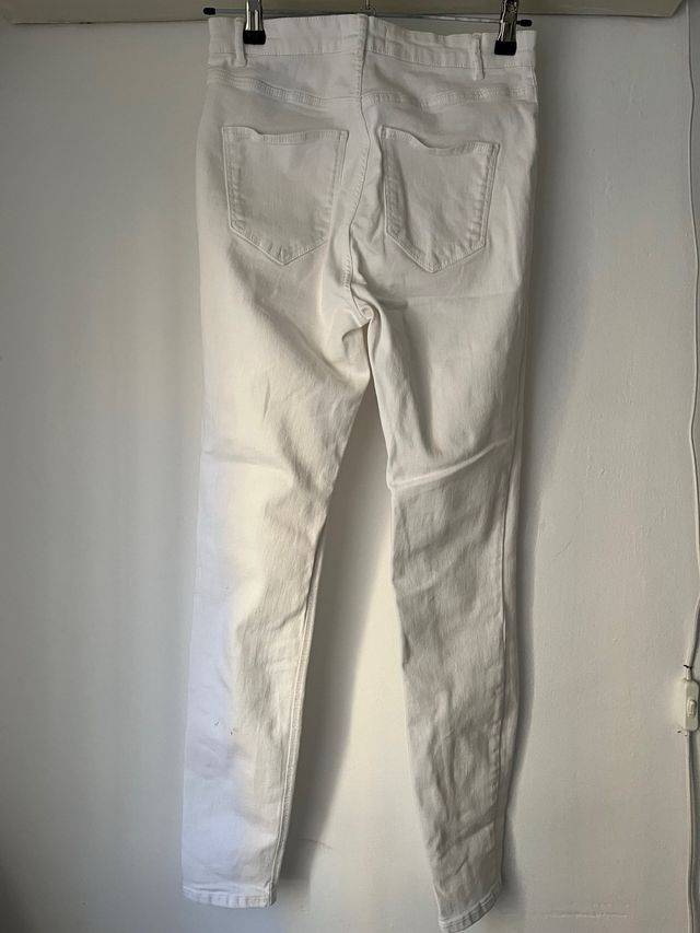Pantalón blanco de tiro alto