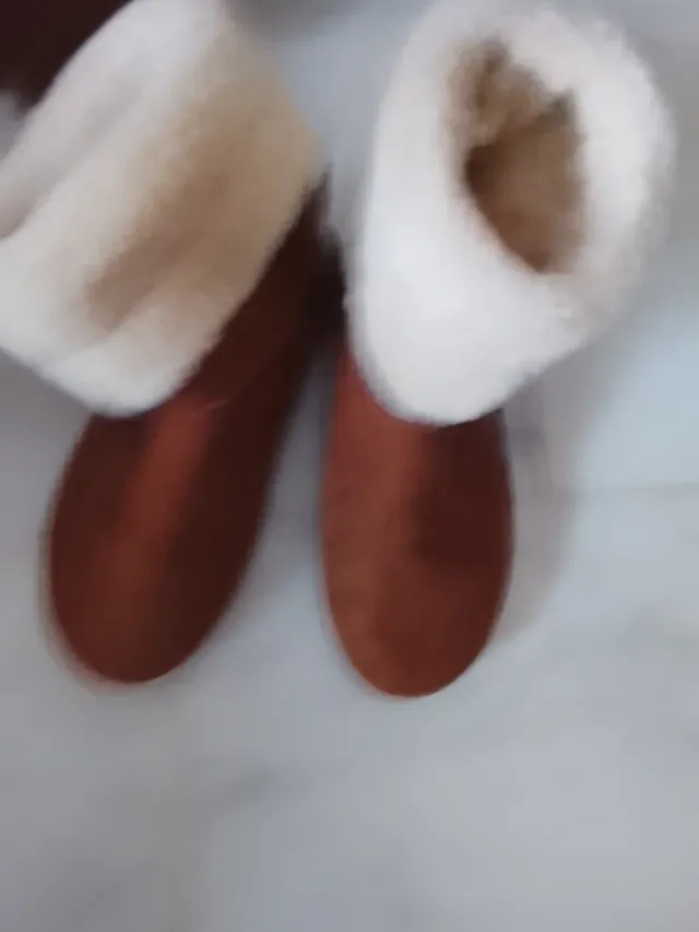 Botas marrones con forro blanco