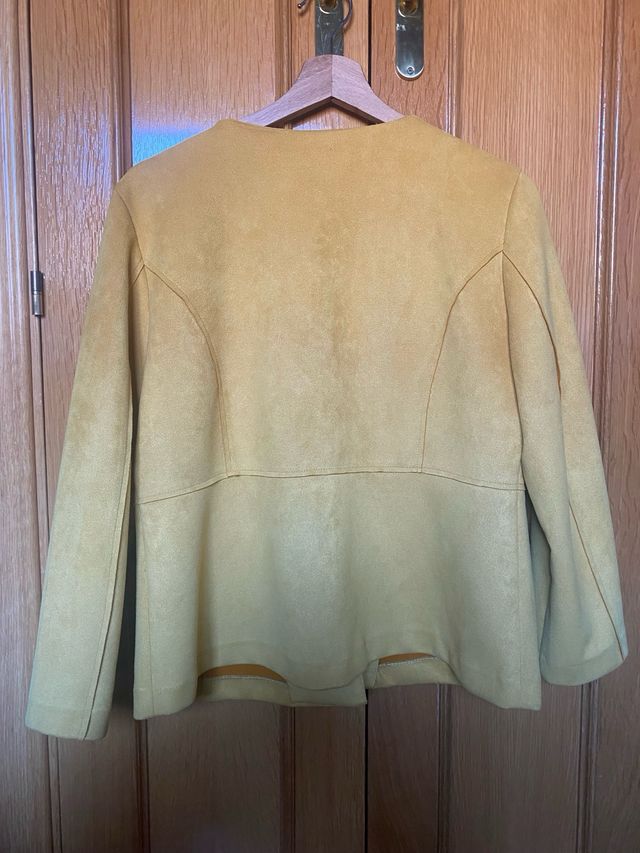 Chaqueta ante color mostaza