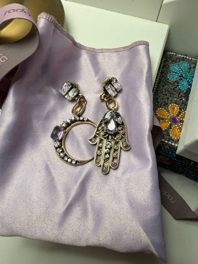 Pendientes Rada Luna y Mano Hamsa Cristales Dorado