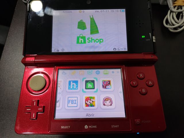 Nintendo 3DS Roja en buen estado.