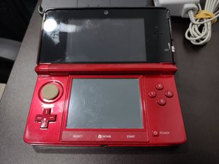 Nintendo 3DS Roja en buen estado.