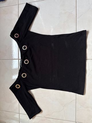 Camiseta Bershka negra con ojales talla S