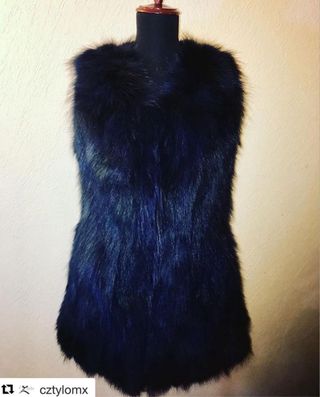 Hermoso chaleco largo de zorro auténtico.