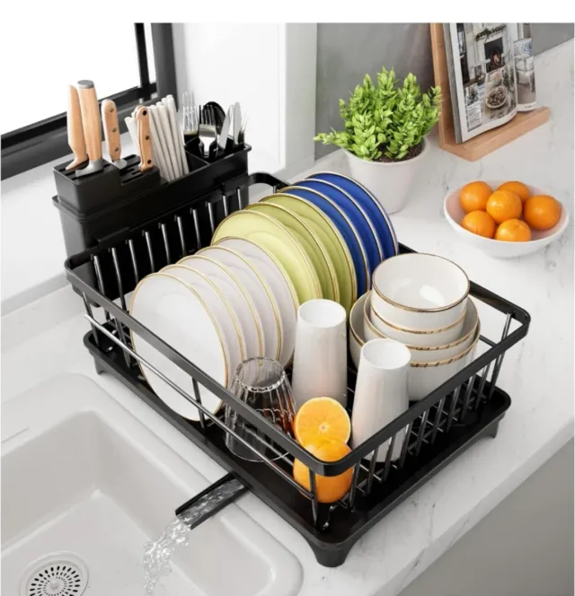 Escurridor de platos negro y dorado