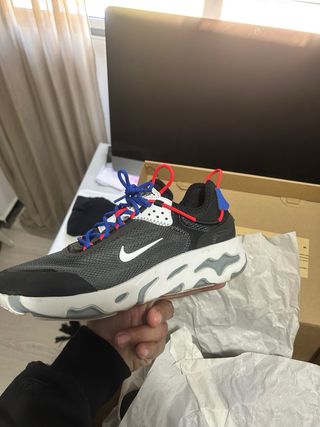 Nike Talla 42 y Jordan clisep