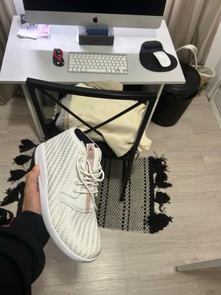 Nike Talla 42 y Jordan clisep