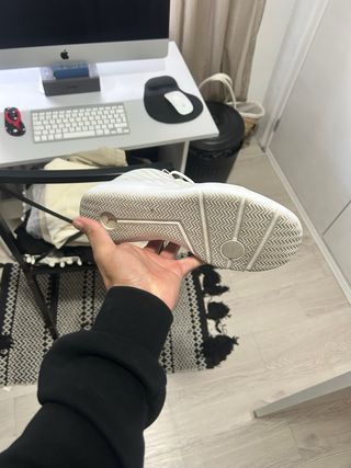 Nike Talla 42 y Jordan clisep