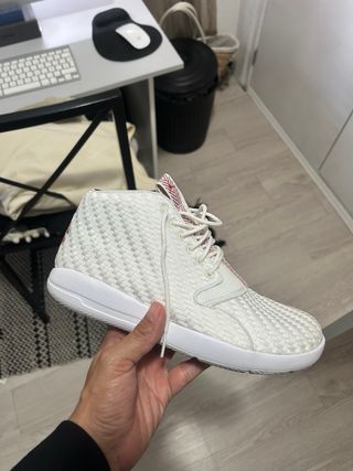 Nike Talla 42 y Jordan clisep