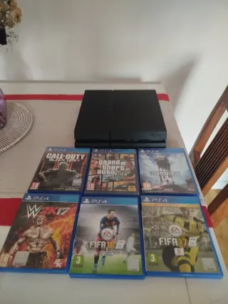 Consola PS4 + 6 Videojuegos