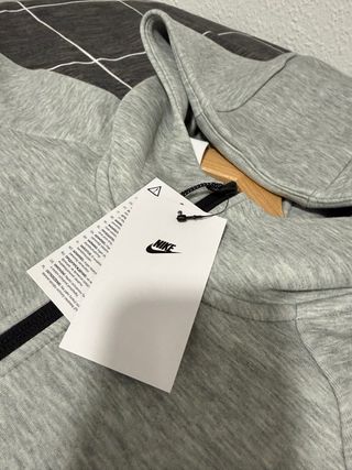 Chaqueta Nike Tech Gris