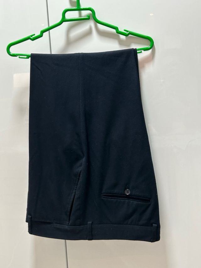 Pantalón negro formal y camisa