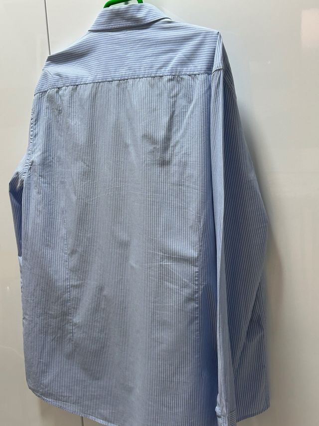 Pantalón negro formal y camisa