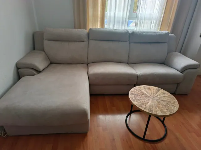 Sofá cheslong abatible beige grisaceo