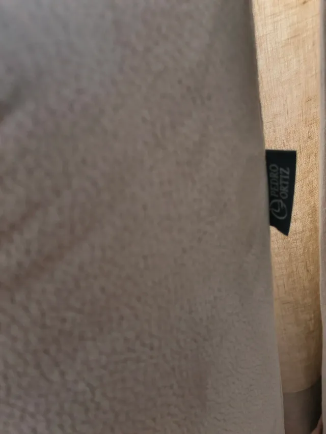 Sofá cheslong abatible beige grisaceo