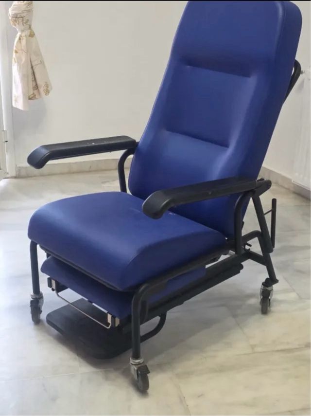 Butaca clínico geriátrico azul y negro