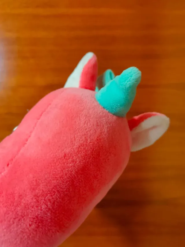 Peluche unicornio rosa con corazones