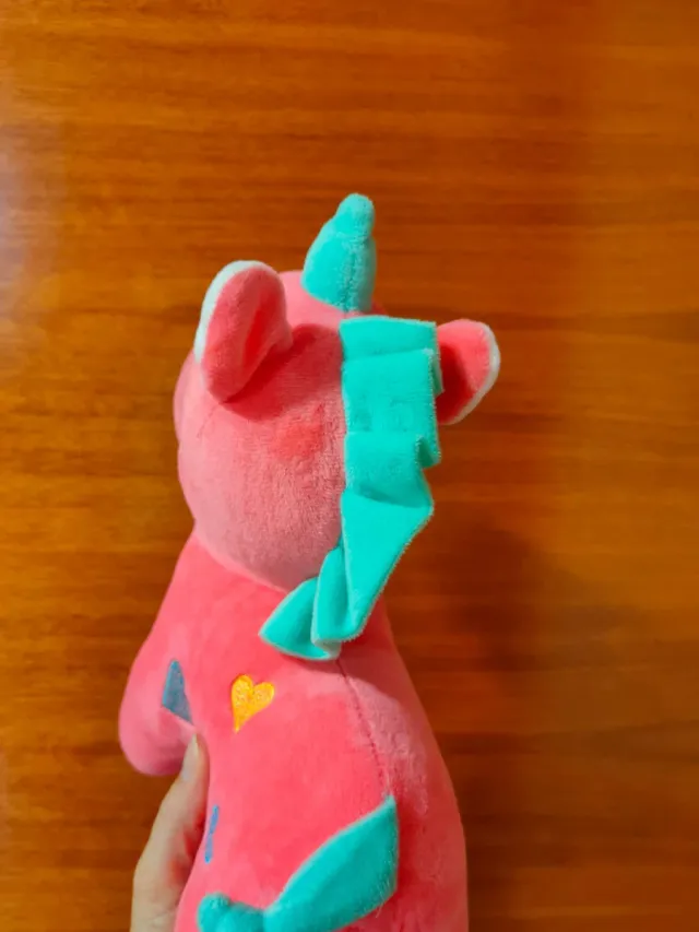 Peluche unicornio rosa con corazones