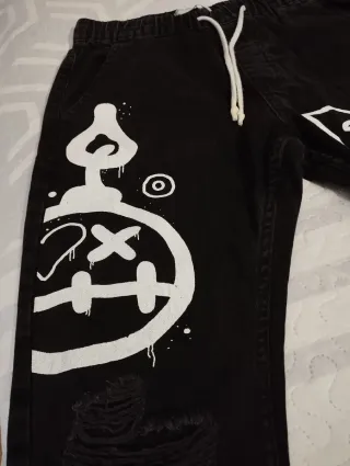 Tejanos negros con grafitis